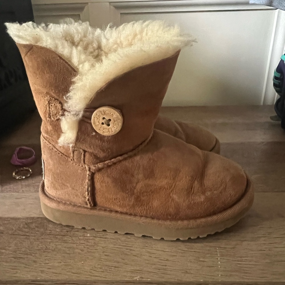 UGG Bailey Button Toddler size 11